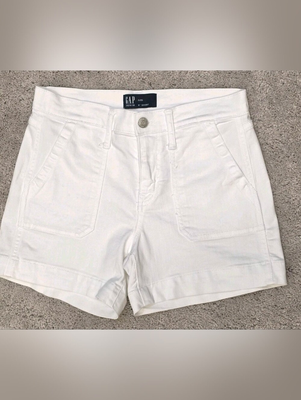 Gap Women's 5" Mid-Rise Utility Shorts White Twill Size 0/25 front patch pockets